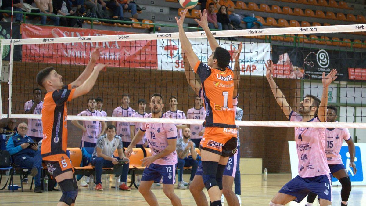 Partido entre el UPV Léleman Conqueridor Valencia y Pamesa Teruel en Los Planos