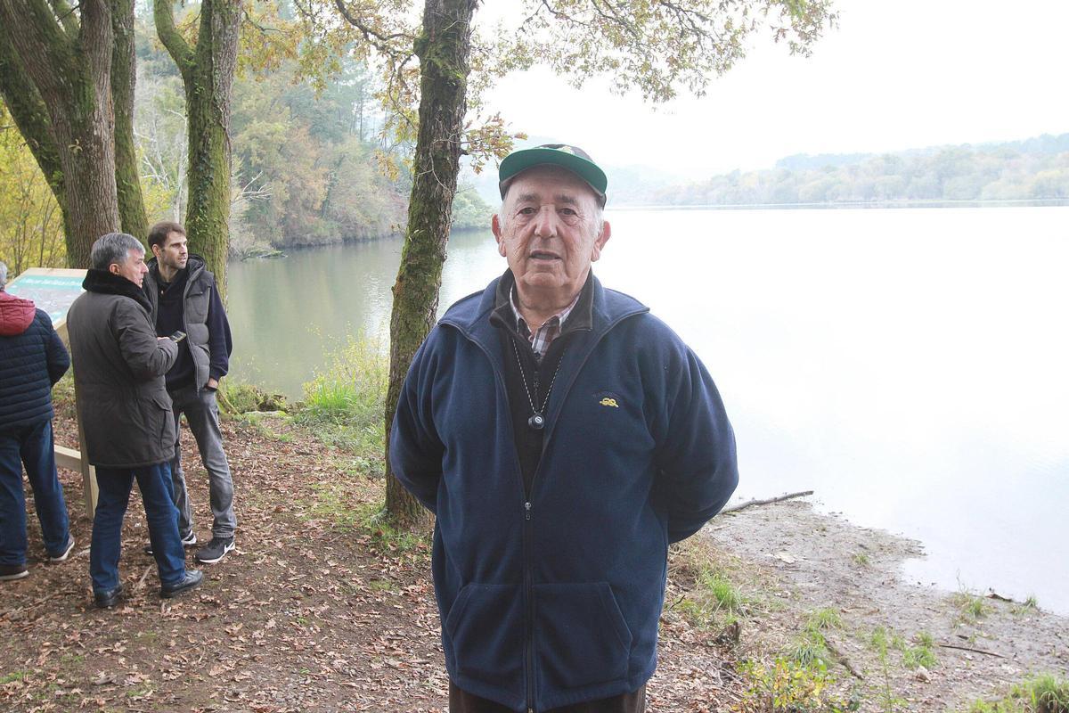 José Rodríguez, ante el Miño, cerca del punto donde estaba el puerto de Quellepán.