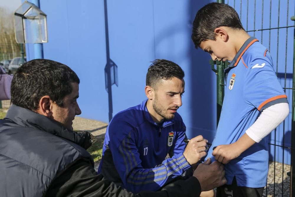 Entrenamiento del Real Oviedo a puerta abierta en El Requexón