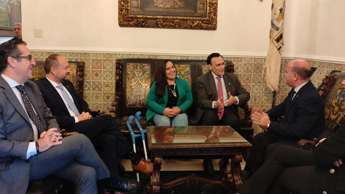 Un instante de la reunión en el Ayuntamiento de Antequera.