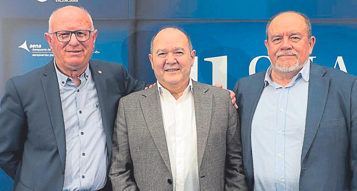 Miguel Agulló, presidente del Colegio Ingenieros Técnicos Agrícolas de  la provincia  de Alicante; el diputado nacional del PP y catedrático Joaquín Melgarejo; y el director general de la Sociedad Proyectos Temáticos de la Generalitat Valenciana, Fermín Crespo.