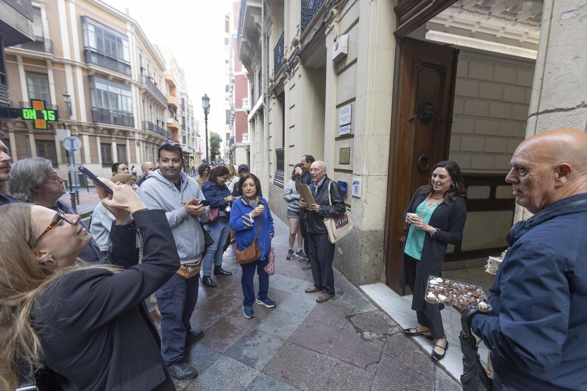 Un recorrido guiado inaugura el Eje Cultural San Fernando de Alicante