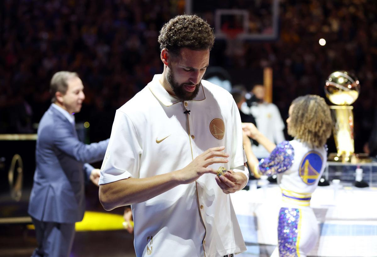 ¡Menuda fiesta! Así fue la ceremonia del anillo de campeón de la NBA a los Warriors
