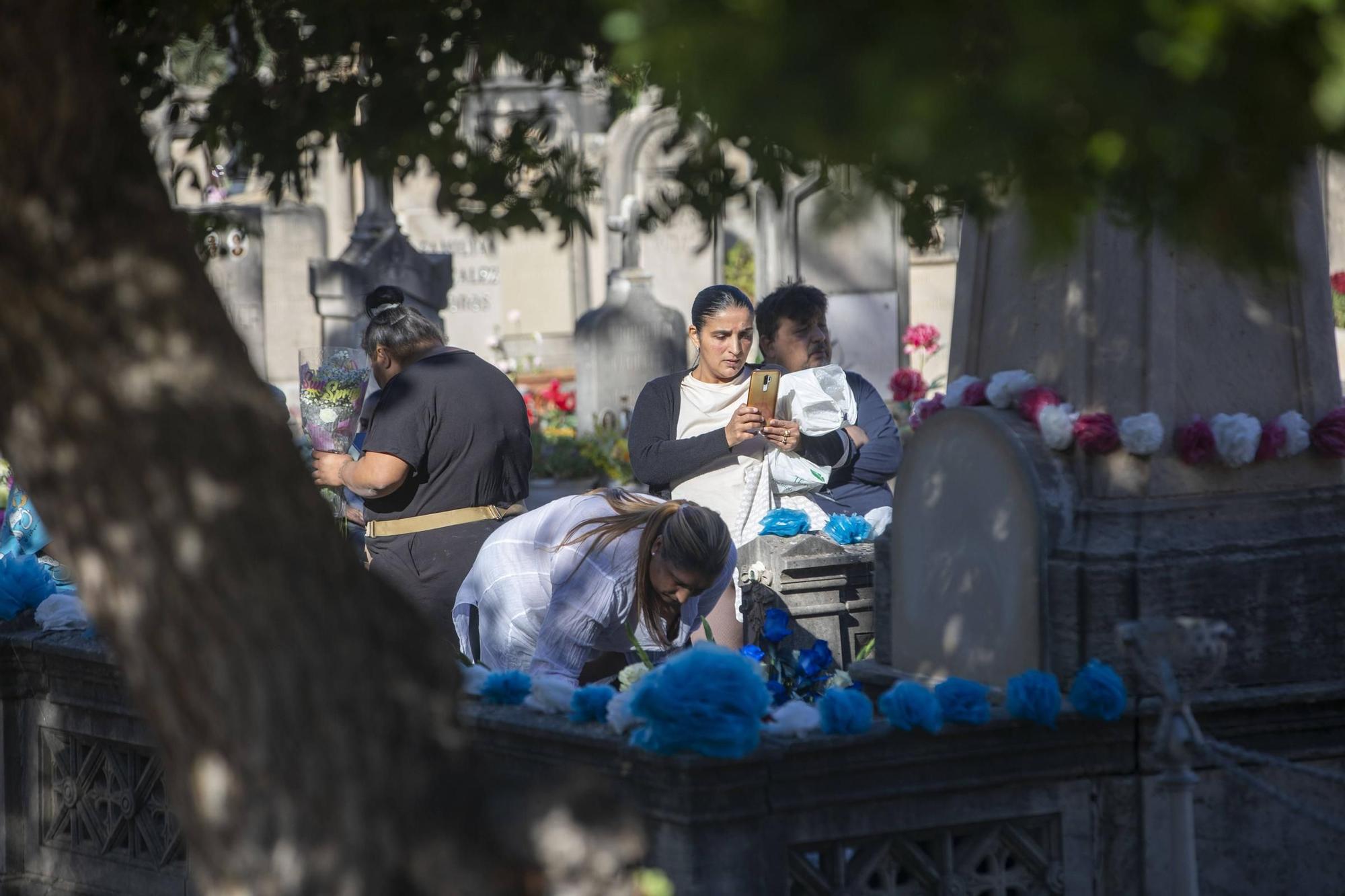 El día de Tots Sants en el cementerio de Palma