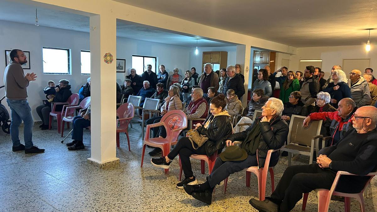 Reunión vecinal en Pintueles, Piloña