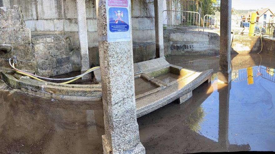 El atasco del lavadero de A Regueira plantea soterrar otra tubería bajo la PO-551