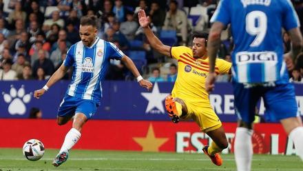 Koundé, ante el Espanyol