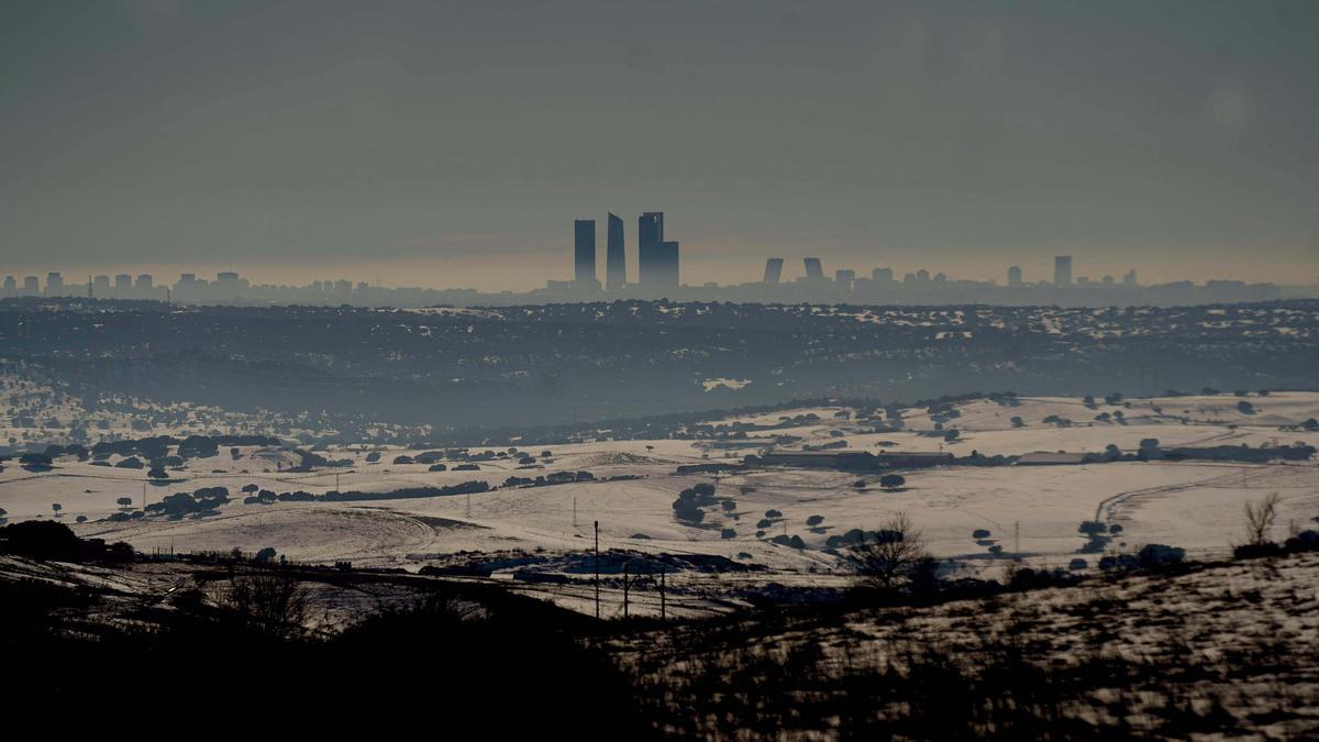Imagen de Madrid con la boina de contaminación que hace activar la alerta por altas emisiones.