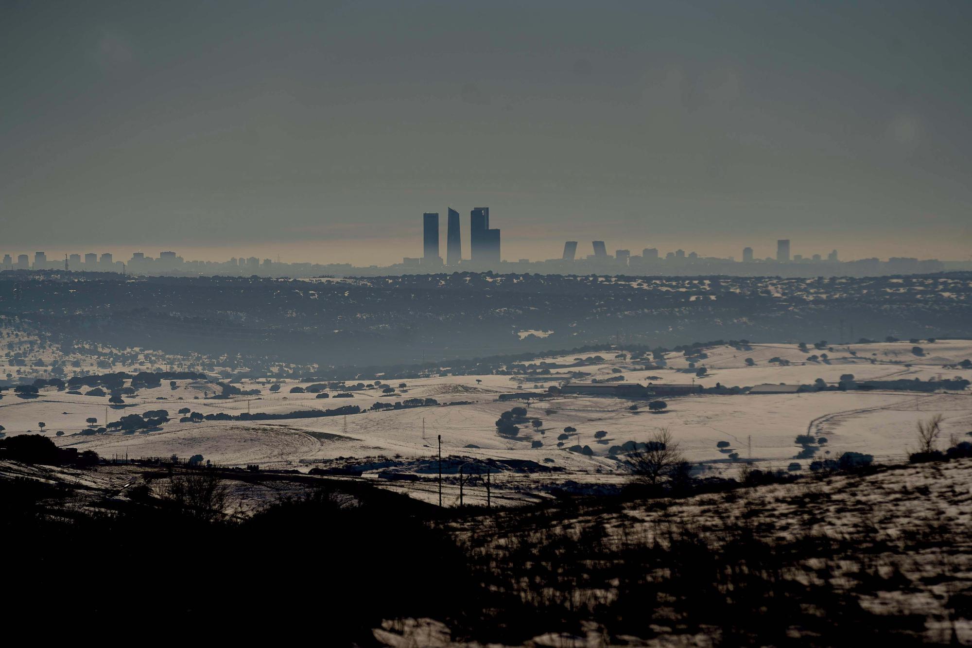 Imagen de Madrid con la boina de contaminación que hace activar la alerta por altas emisiones.