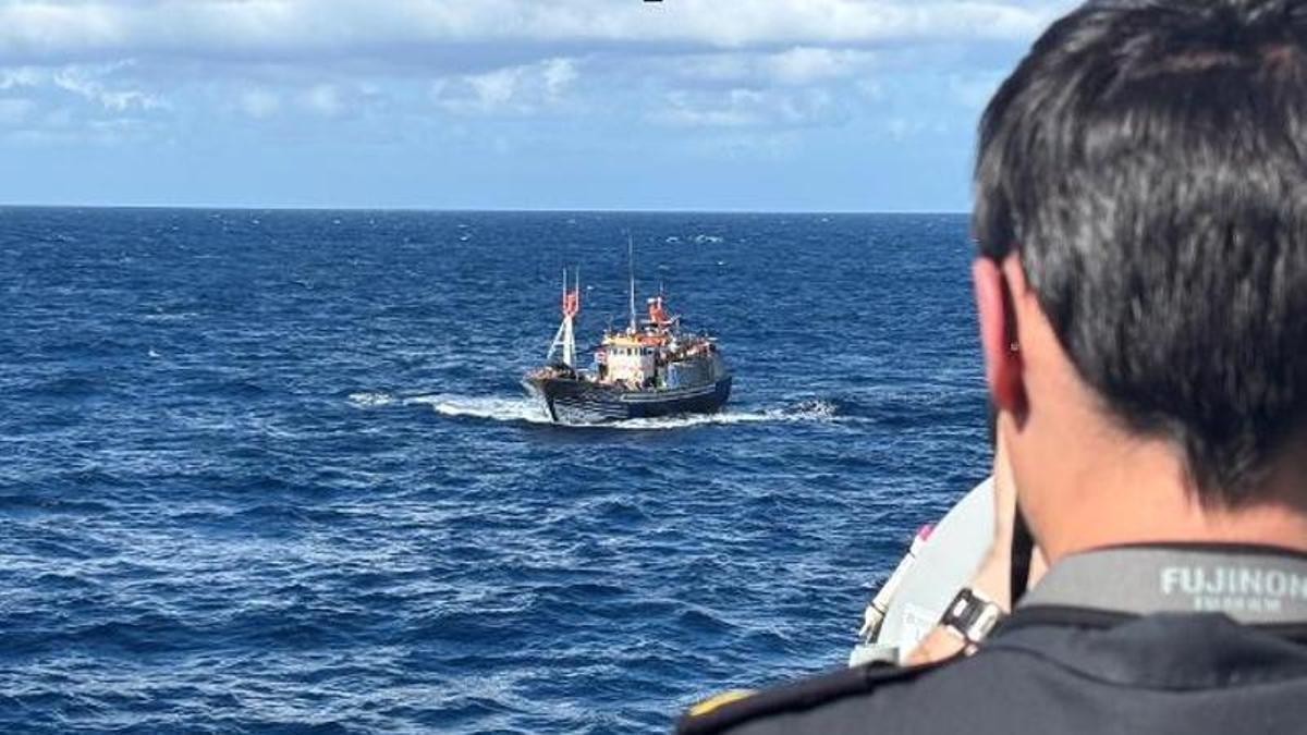 Vigilancia marítima de pesqueros faenando en ZEE española.