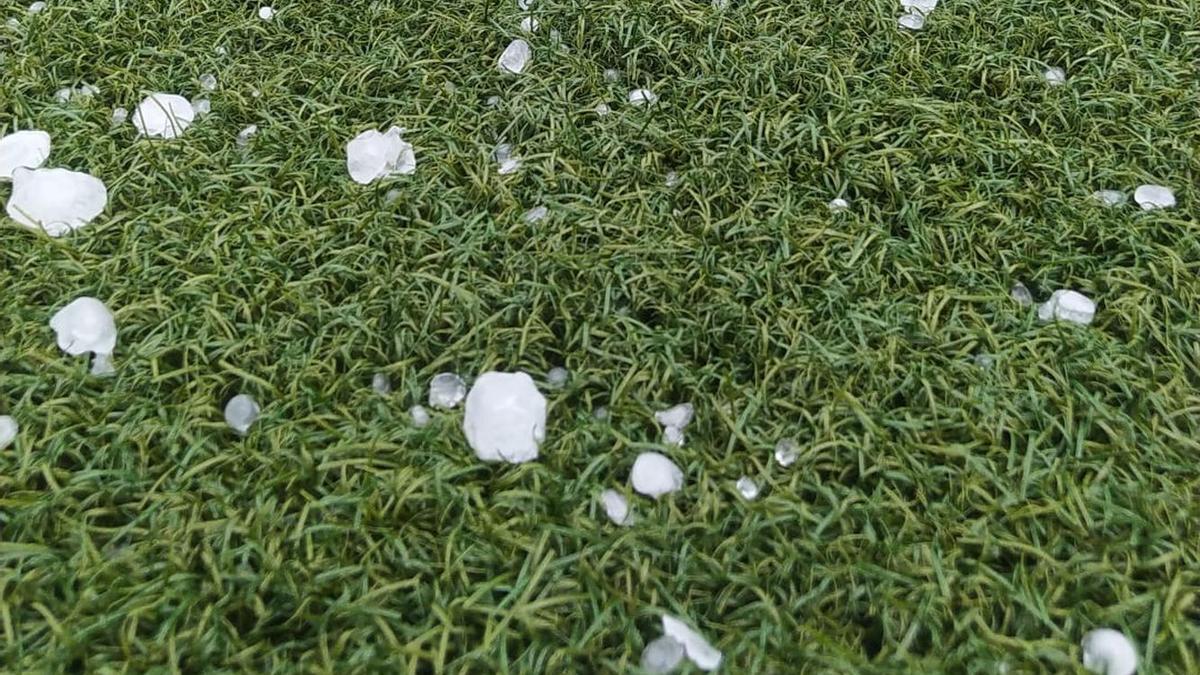 El tamaño de las piedras de hielo en la granizada en Forcall, más que considerable.