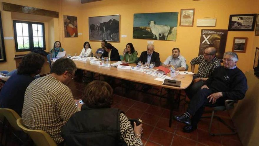 Los candidatos a la Alcaldía debatieron con los vecinos en Las Chavolas