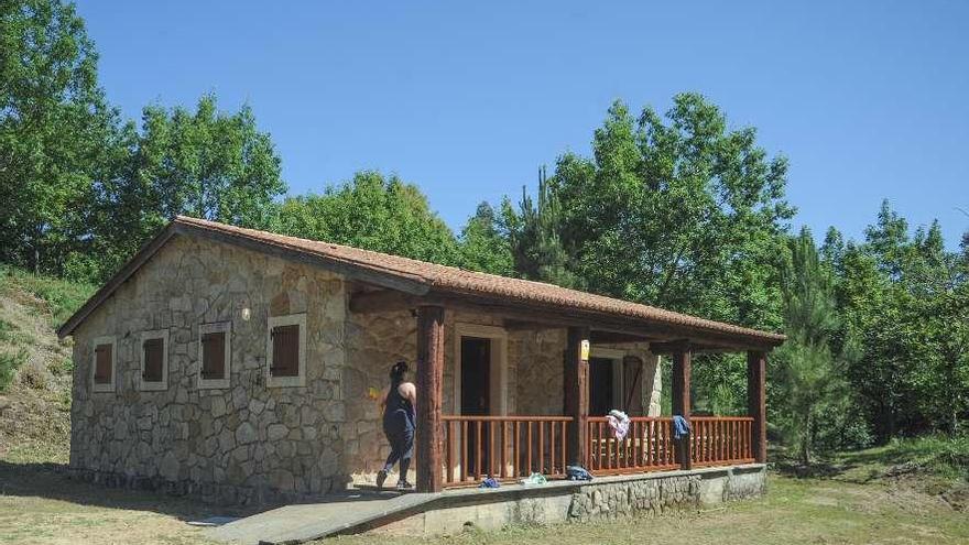 La casa fue rehabilitada gracias a las aportaciones de la comunidad de montes y el concello. // I. Abella