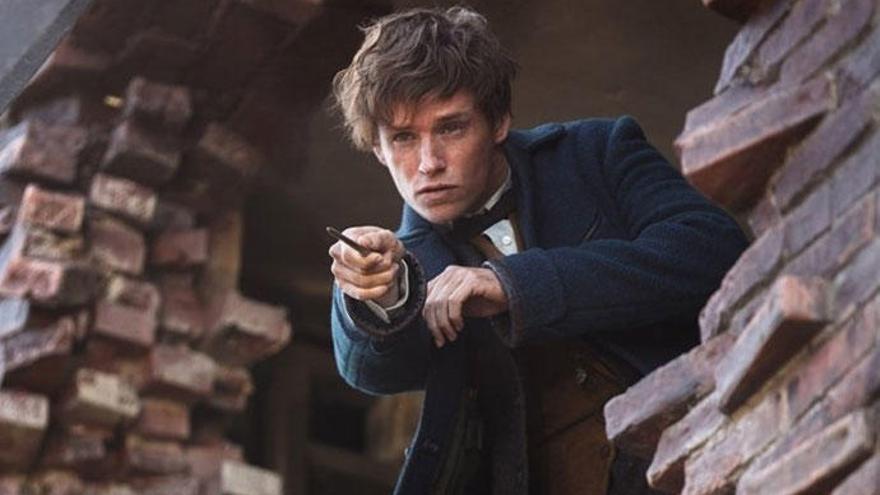 Eddie Redmayne lanza un hechizo en &#039;Animales fantásticos y dónde encontrarlos&#039;.