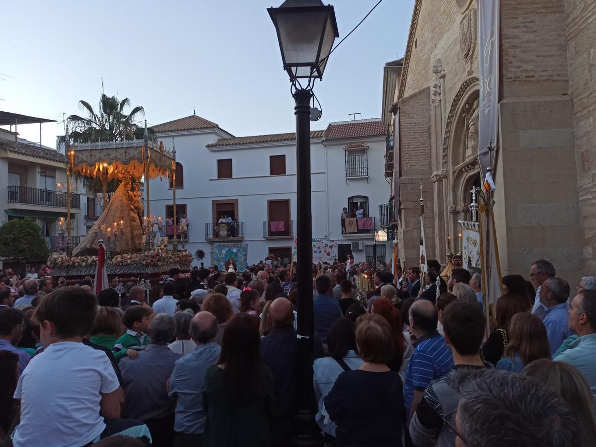 La Virgen, en el Llanete de Santiago, frente a la parroquia.