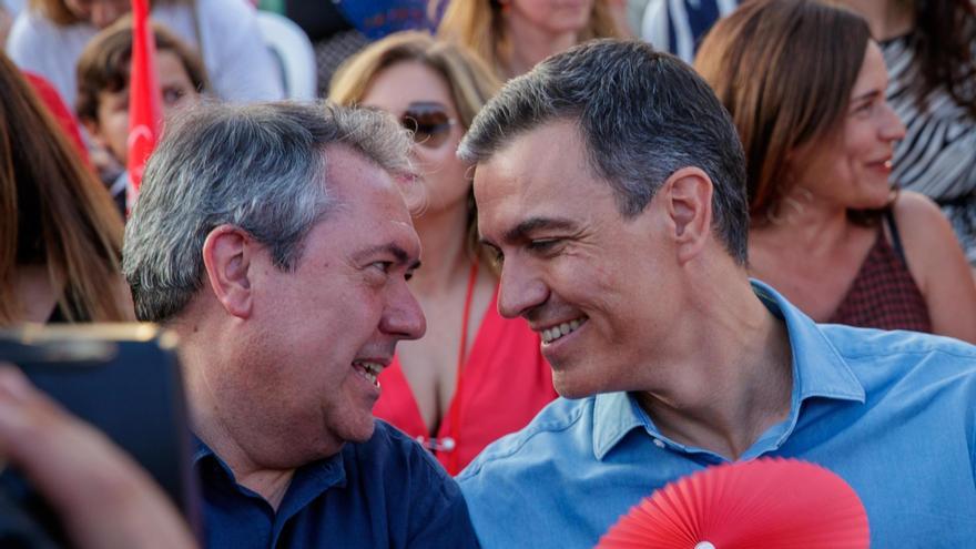 Pedro Sánchez y Juan Espadas en un mitin en Sevilla.