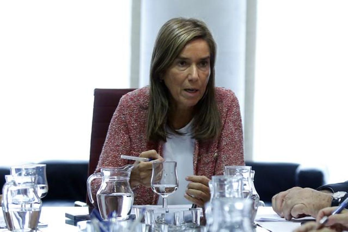 Ana Mato, reunida amb consellers de Sanitat de la Comunitat de Madrid, personal del ministeri i metges, aquest dimarts. Ana Mato, reunida amb consellers de Sanitat de la Comunitat de Madrid, personal del ministeri i metges, aquest dimarts.