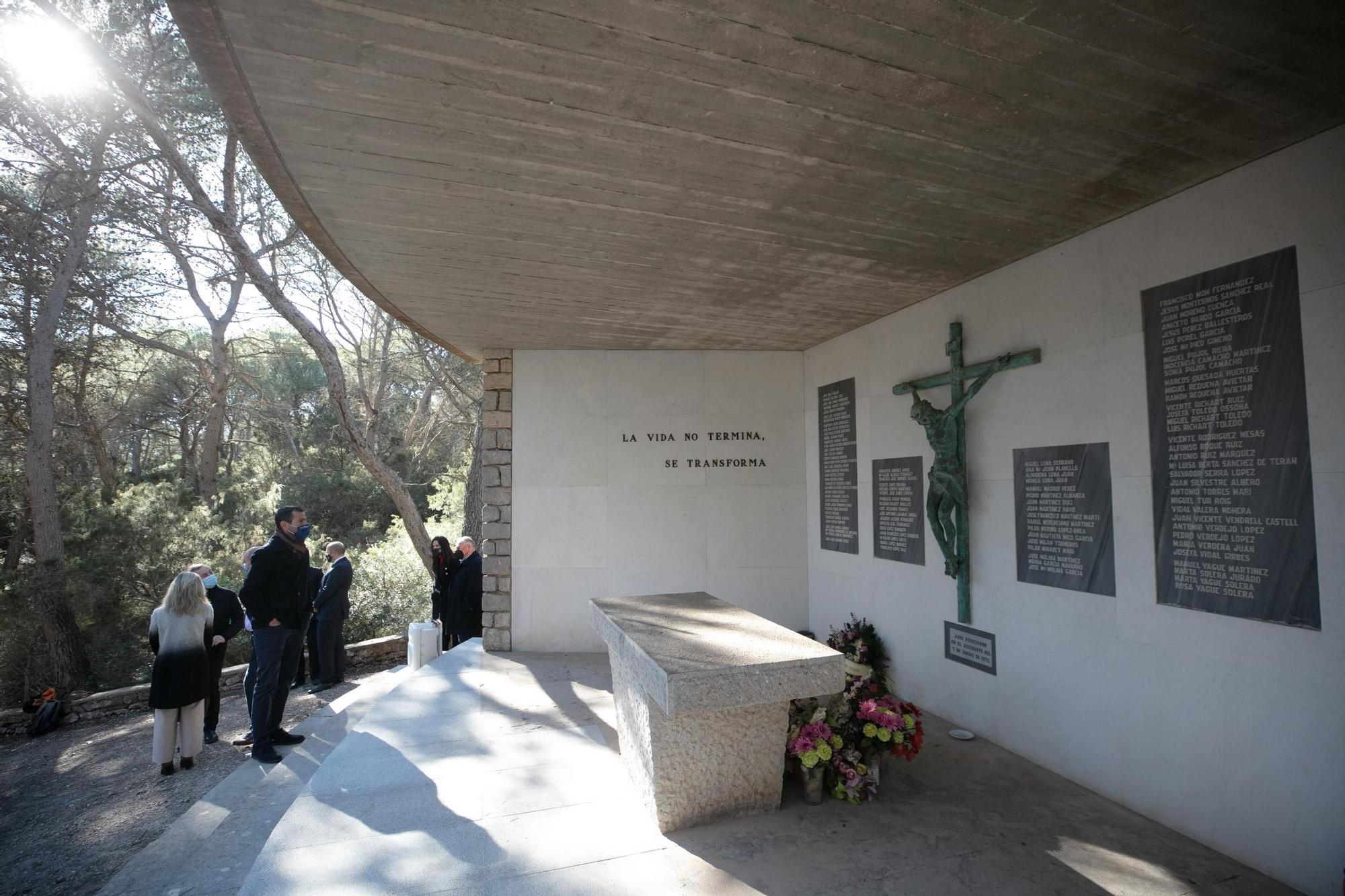 Homenaje a las víctimas del accidente aéreo de ses Roques Altes