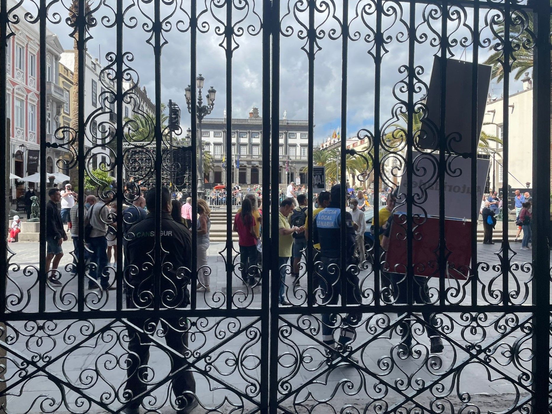 Seguidores del padre Báez piden en Santa Ana la libertad para el sacerdote a grito de "fariseos"