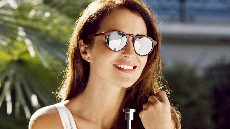 Las gafas Hawkers en colaboración con Paula Echevarría, con un 60% de descuento