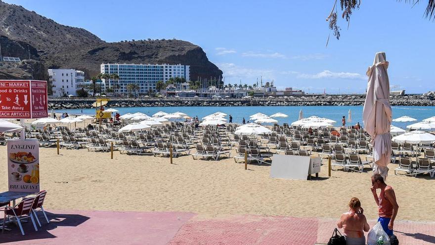Mogán renueva la concesión de sus playas hasta 2030 para explotar 2.500 hamacas, 1.300 sombrillas y motos acuáticas
