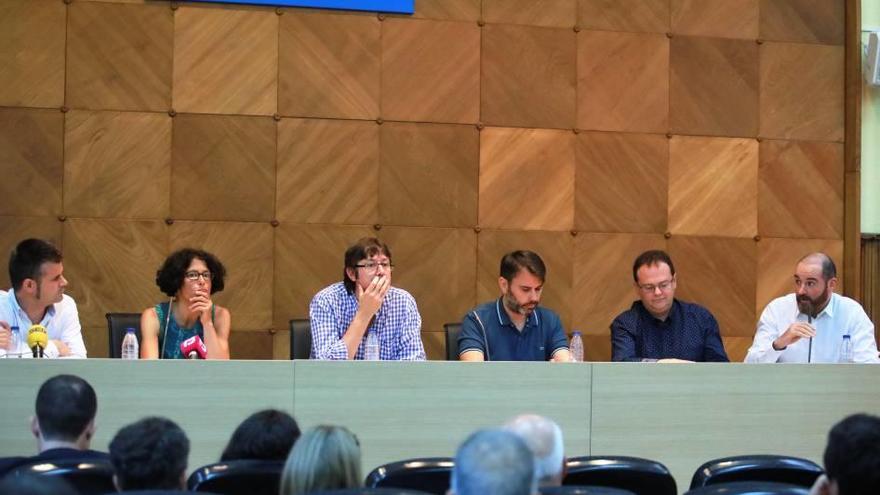 Los representantes de las plataformas que abrieron la jornada organizada por la UIB.