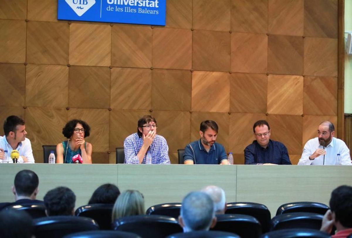 Los representantes de las plataformas que abrieron la jornada organizada por la UIB.