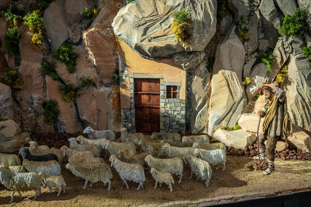 Barcelona estrena un belén tradicional más grande que nunca en la plaza Sant Jaume