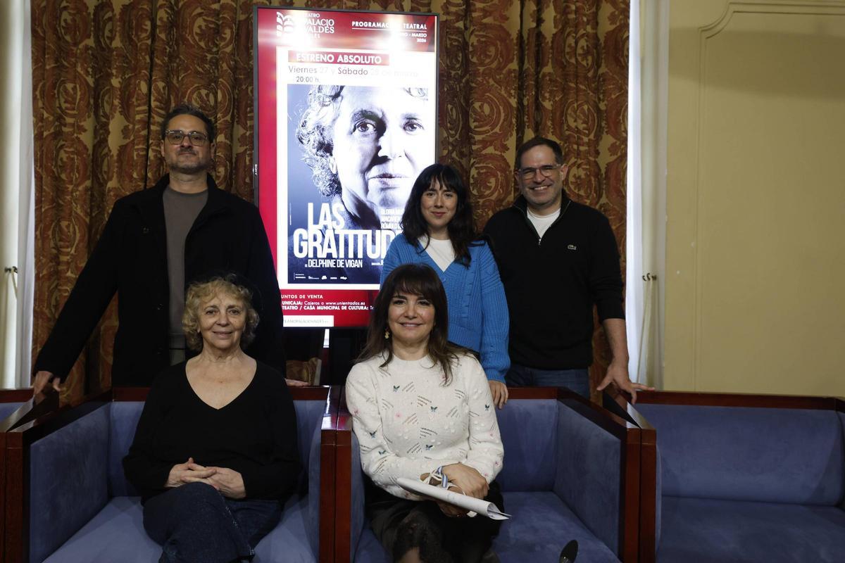 Rómulo Assereto, Macarena Sanz y Juan Carlos Fisher, de pie. Y Gloria Muñoz y Yolanda Alonso, sentadas.