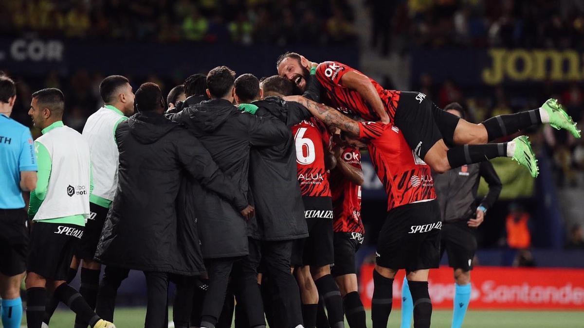 Los futbolistas del Mallorca celebran el gol de Amath.