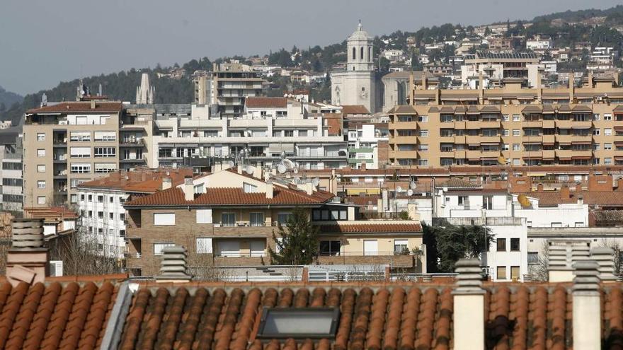 Vista general d&#039;edificis del centre de la ciutat de Girona · Aniol Resclosa