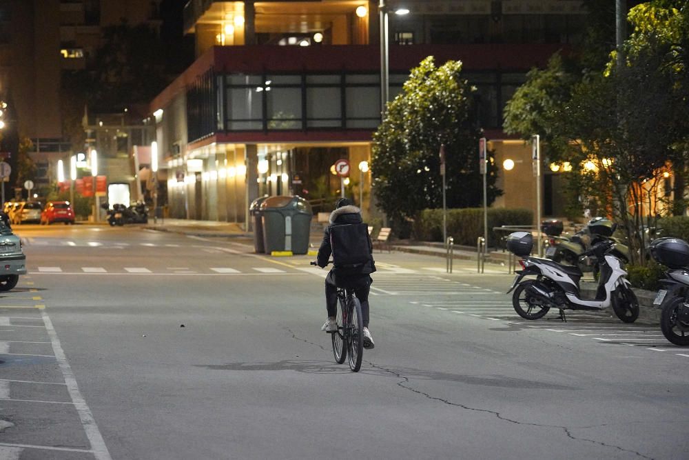 Els carrers de Girona buits en la primera nit del toc de queda