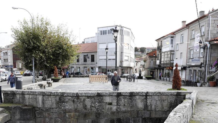 Imagen de archivo de la plaza Victoria R. Cadaval, en Sabarís, donde tuvo lugar el conato de incendio..