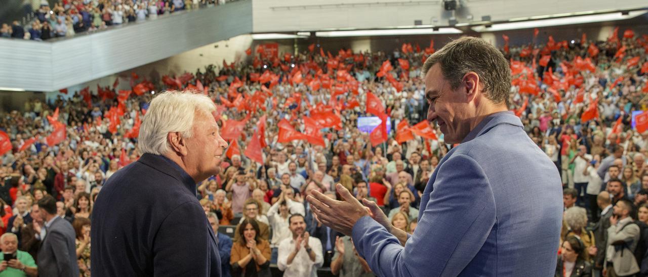 Pedro Sánchez y Felipe González conmemoran 40 aniversario victoria electoral PSOE.