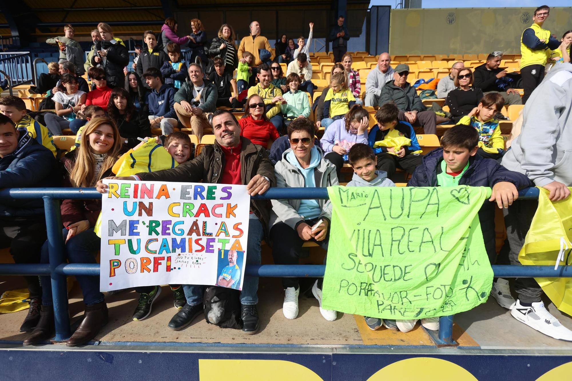 Así ha sido el entrenamiento navideño del Villarreal a puerta abiertas