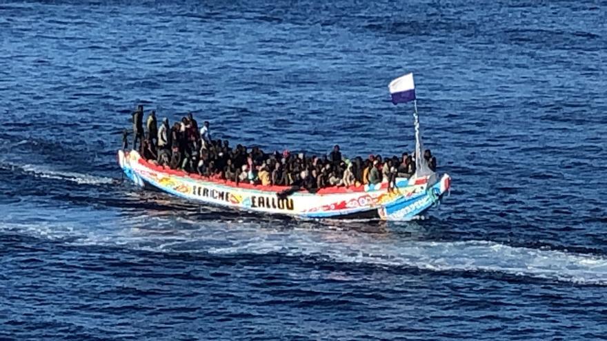 Llega a El Hierro un cayuco con 154 ocupantes, el séptimo en Canarias en tres semanas