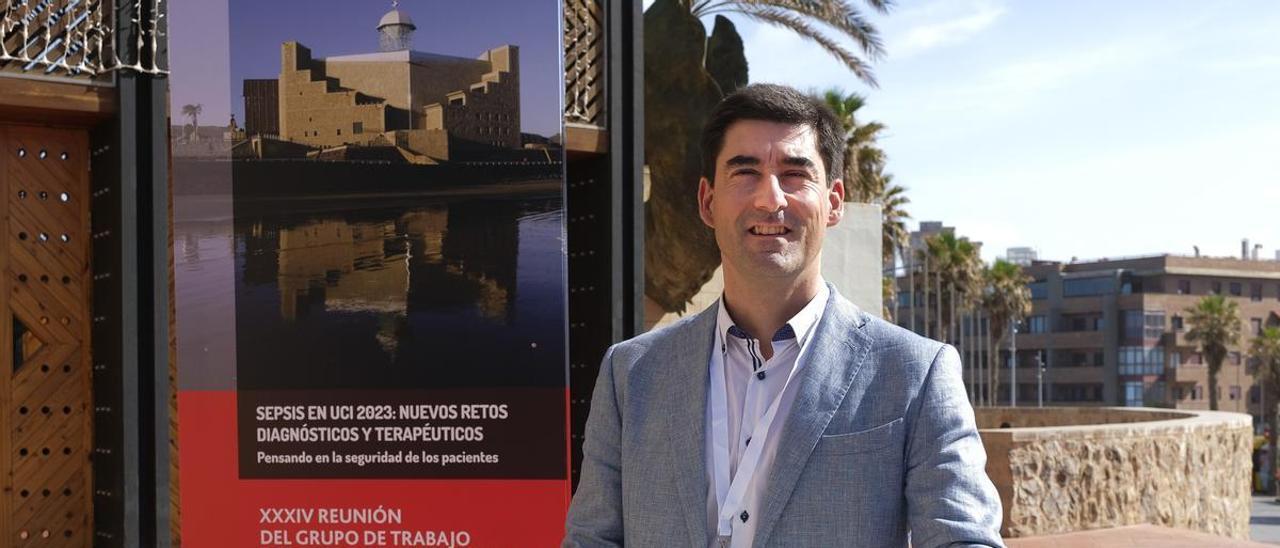 El doctor David Andaluz en el Palacio de Congresos de Canarias.