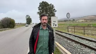 Podemos denuncia la "falta total de seguridad" en los pasos a nivel de la línea Cartagena-Los Nietos