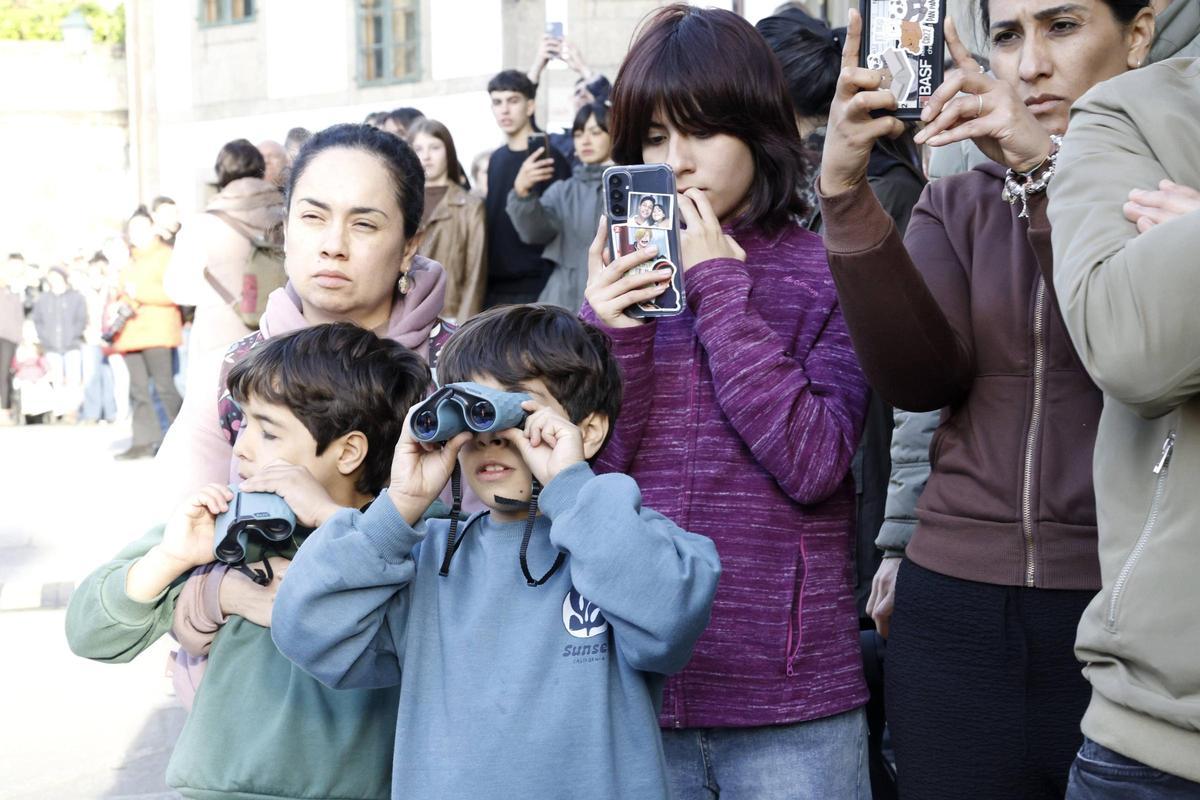 El lavatorio de los pies centra el Jueves Santo y da paso al día con más procesiones de la Semana Santa compostelana El lavatorio de los pies centra el Jueves Santo y da paso al día con más procesiones de la Semana Santa compostelana