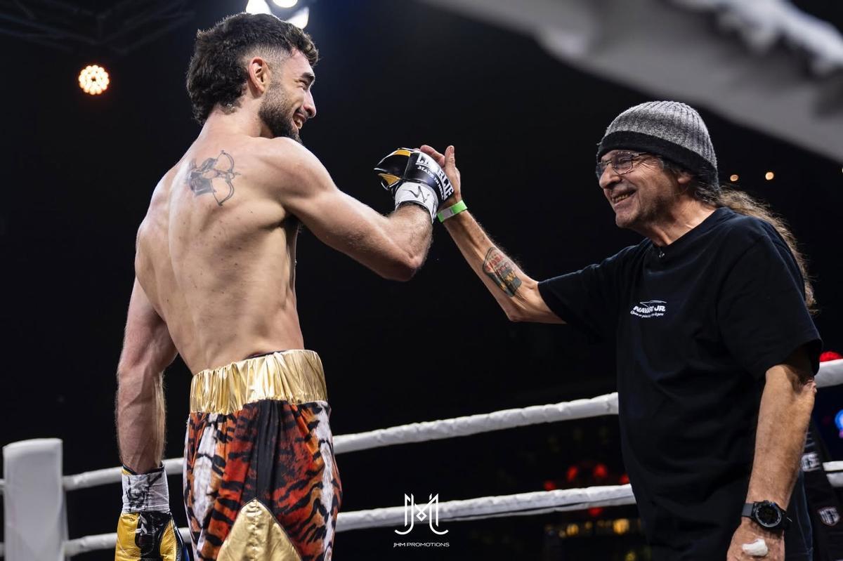 Navarro Jr., junto con su entrenador, Ricardo Sánchez Atocha.