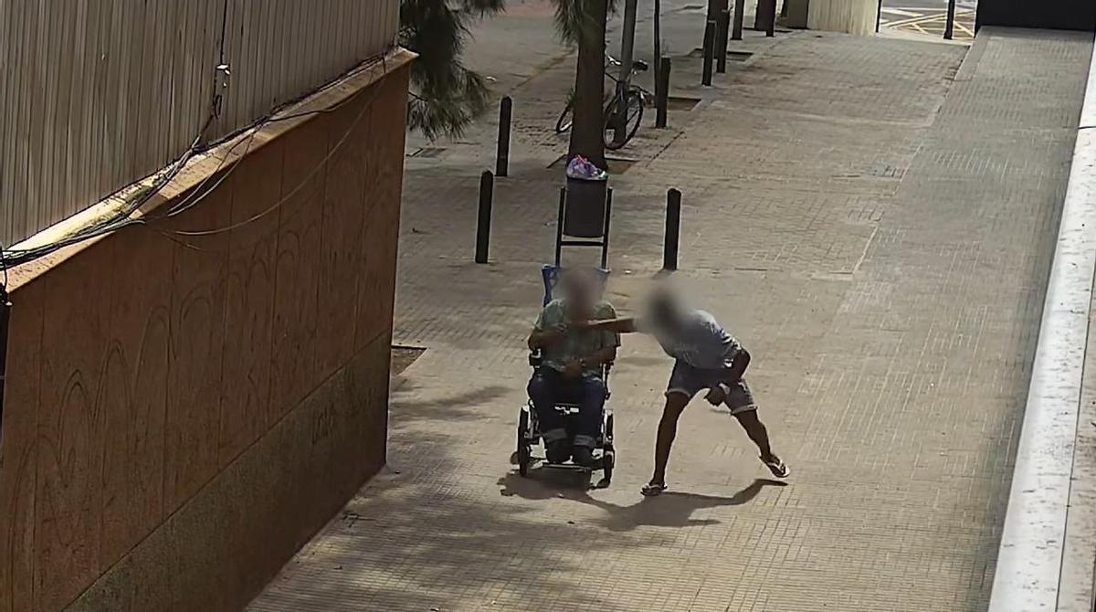 El robo a una persona en silla de ruedas en Cornellà