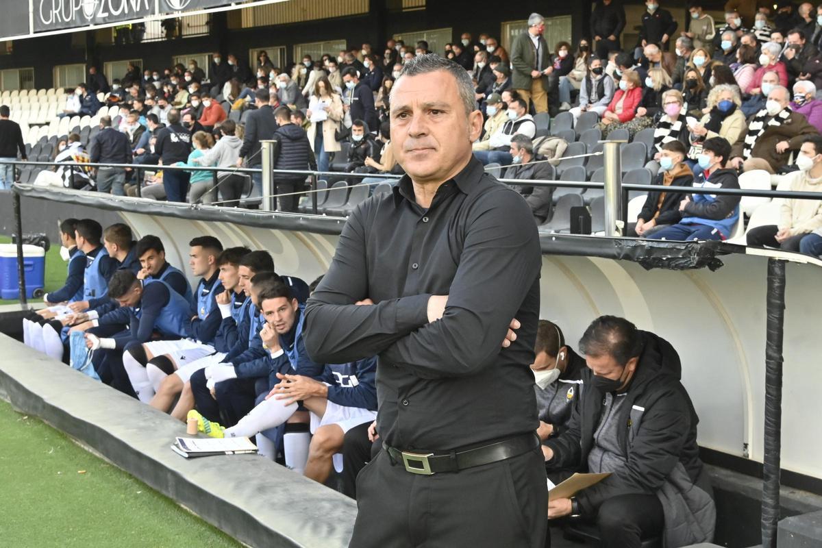 Sergi Escobar, en el banquillo del SkyFi Castalia.