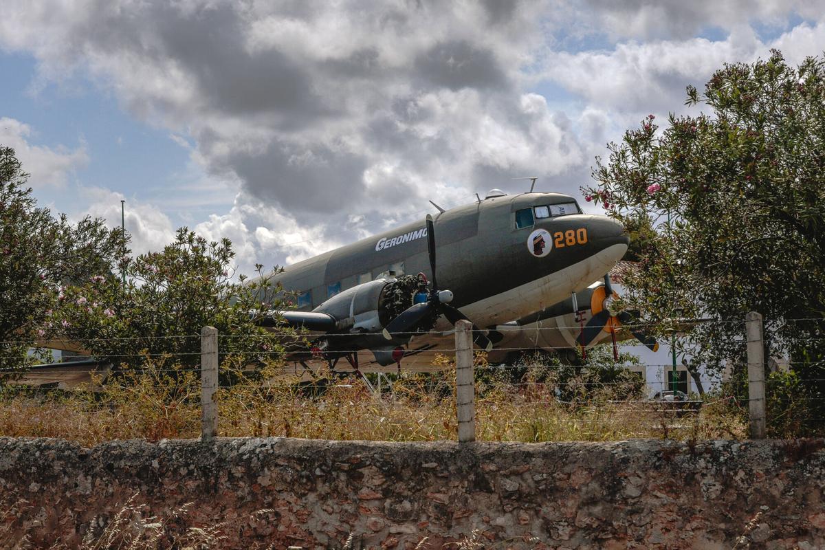 Un histórico avión de la Segunda Guerra Mundial abandonado en Mallorca se exhibe tras ser restaurado: "Es un orgullo"