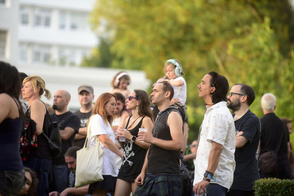 El festival gratuito del Barrio de las Flores llega a su décimo aniversario con miles de personas coreando himnos del rock and roll.