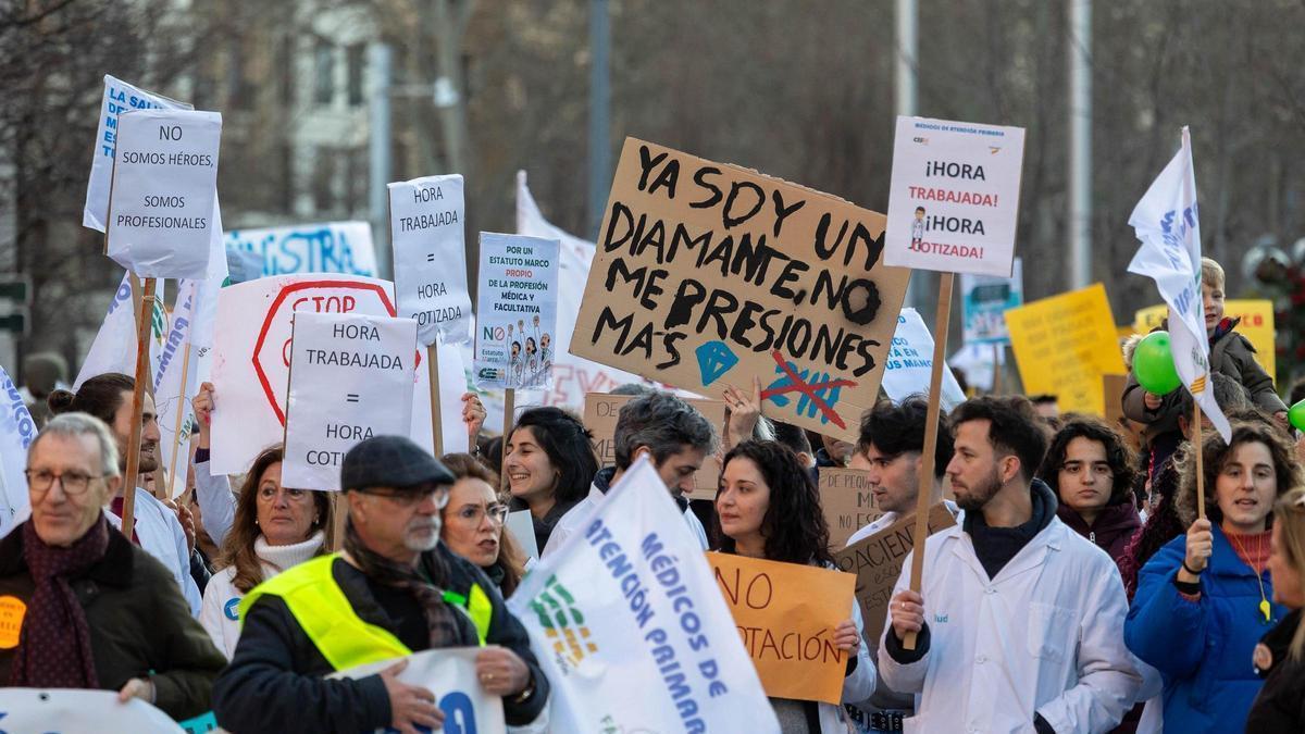 Manifestación de los médicos en el último día de huelga en Zaragoza.