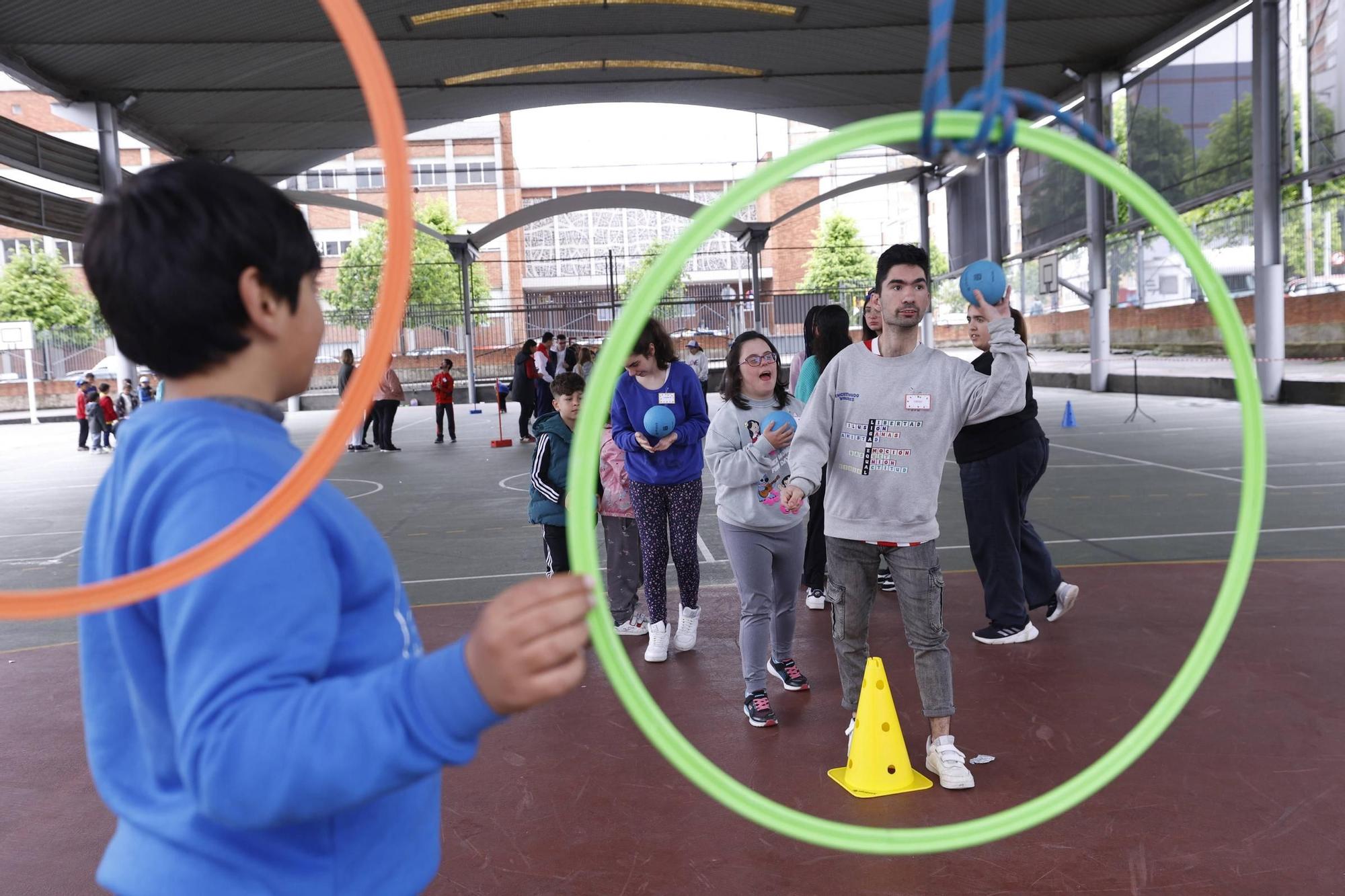 Así es la actividad del colegio Pumarín de Gijón por la inclusión con alumnos del centro de educación especial de Castiello (en imágenes)