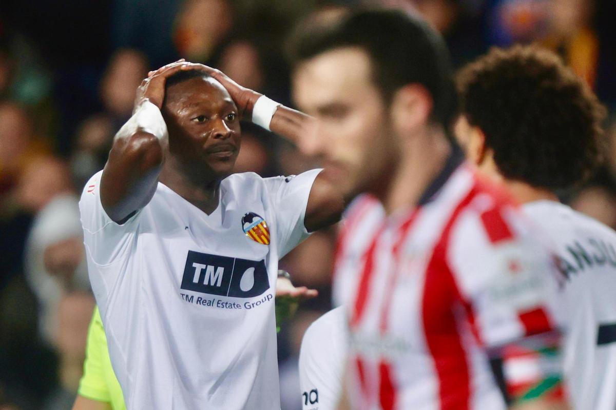 Sadiq Umar empató tras marcar un autogol