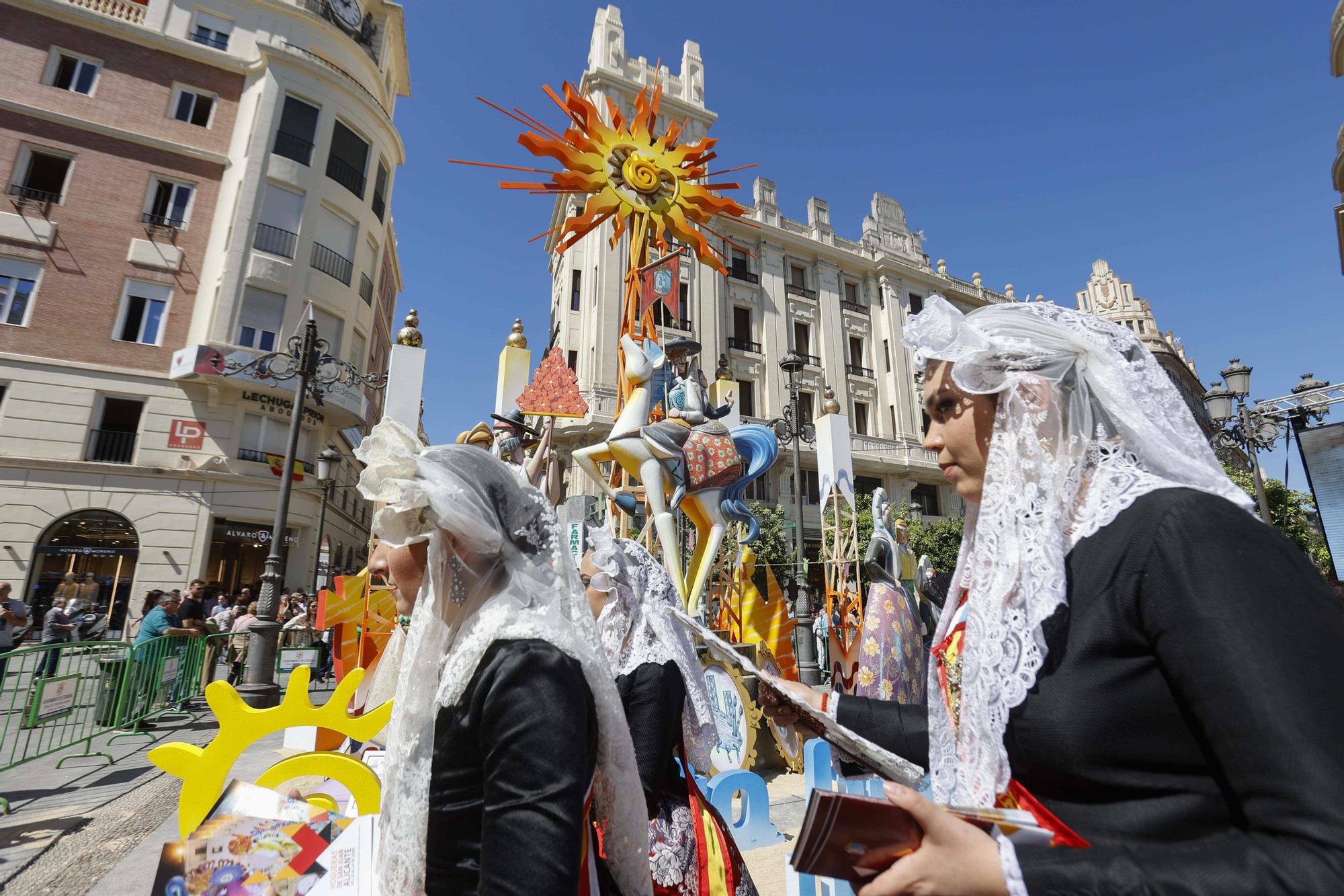 Segundo día de promoción de la fiesta alicantina en Córdoba