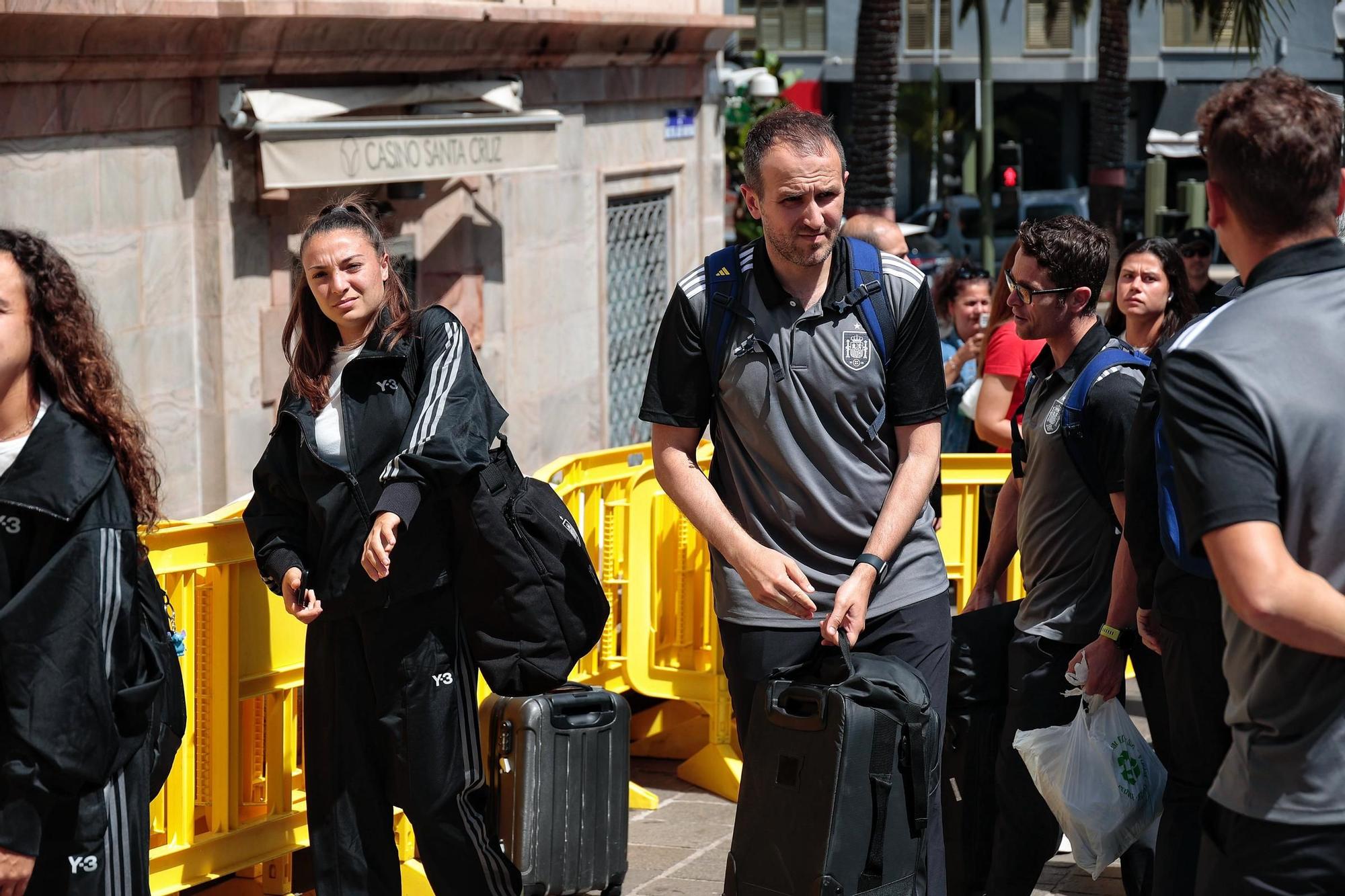 Llegada de las jugadoras de la Selección al Hotel Mencey