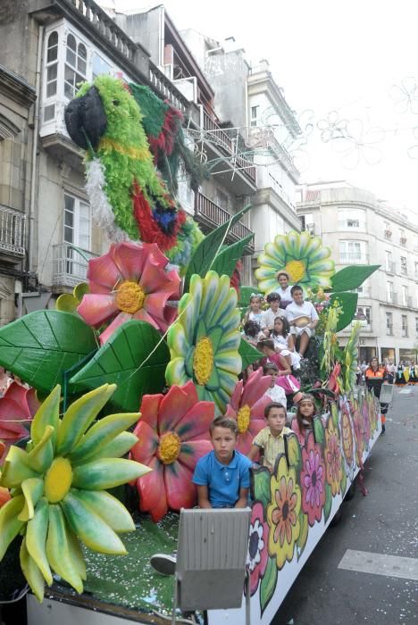 El Concello da un impulso al desfile de carrozas con más composiciones y una mejoría estética